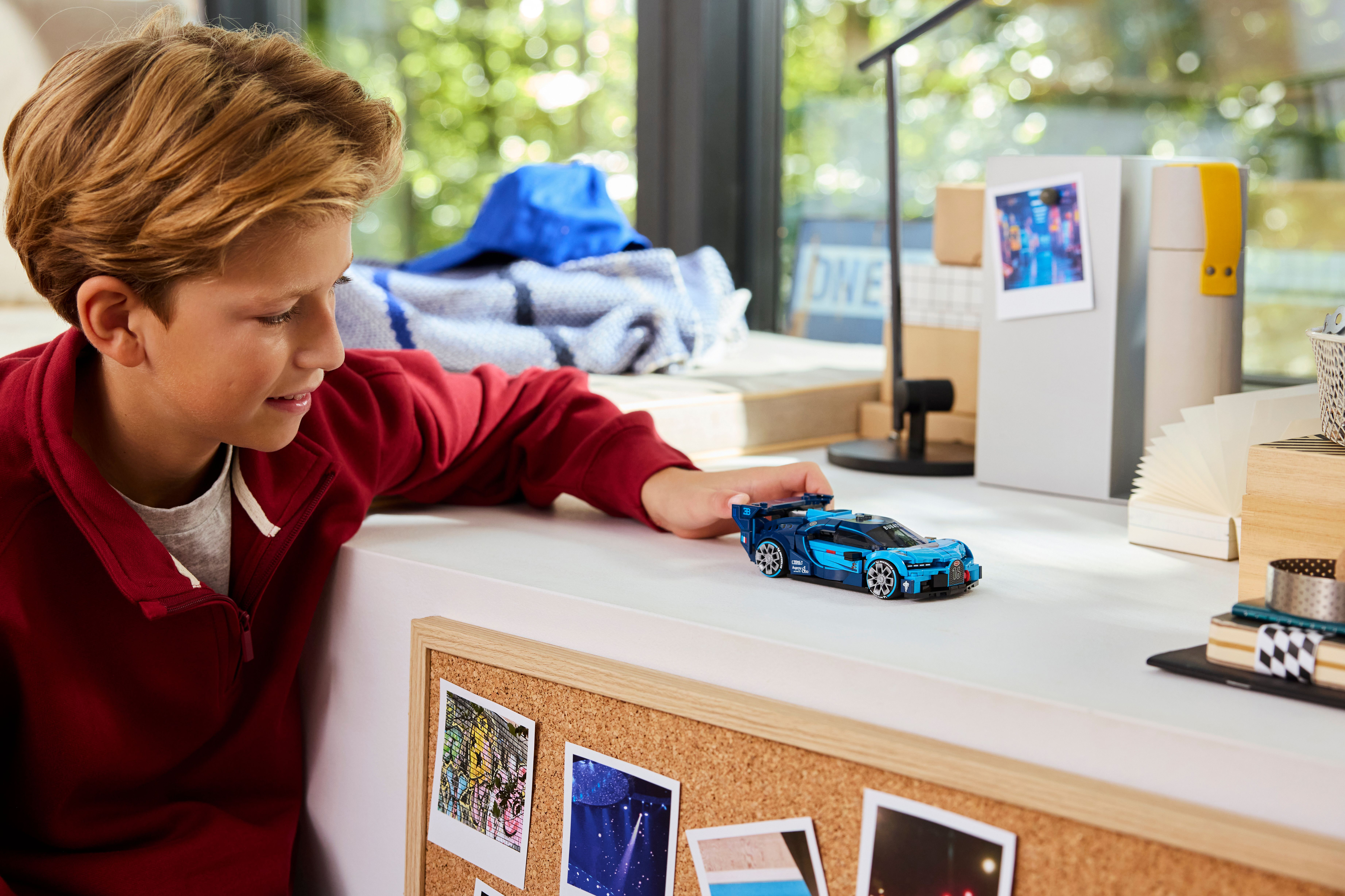 The LEGO® Speed Champions Bugatti Vision Gran Turismo is suitable for fans and gamers aged 9 and above.